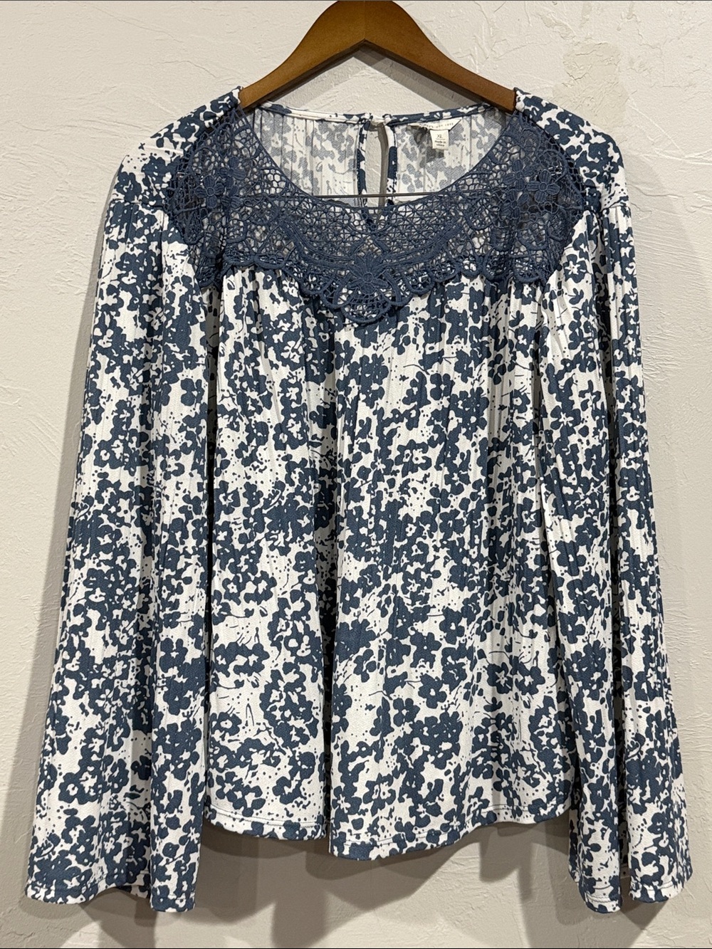 Cato Women's Blue & White Ditsy Floral Blouse with Crochet Lace Yoke (Size XL)